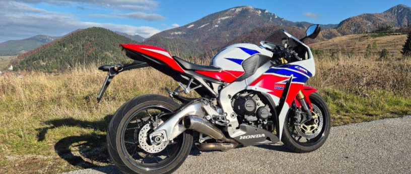 honda-cbr-1000-rr-big-0
