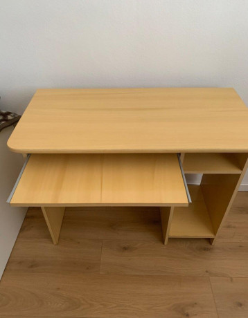 pisaci-stol-so-stolickou-big-3