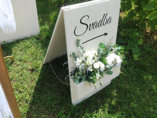 svadobne-tabulestojan-na-zasadaci-poriadok