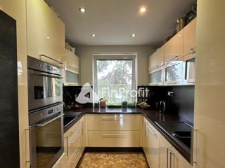 svetly-3-izbovy-byt-s-loggiou-6855-m2-tomanova-ul