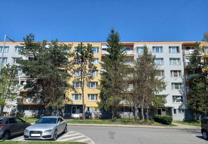 na-predaj-4-izbovy-byt-s-balkonom-big-0