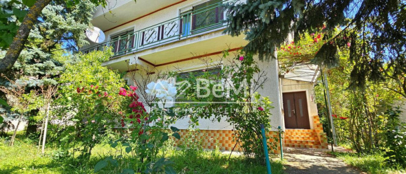 2-domy-s-garazou-a-zahradou-4615-m2-v-rakytniku-big-1