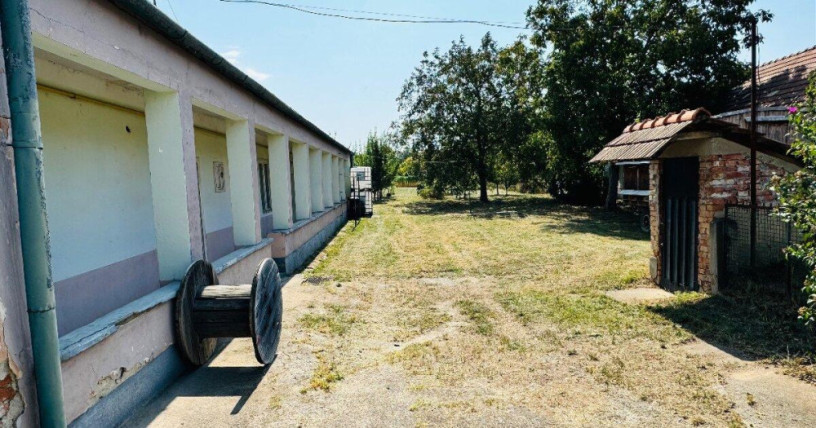 vidiecky-dom-s-gankom-a-velkym-144-a-pozemkom-branc-12-k-big-1