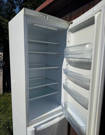 chladnicka-s-mraznickou-indesit-big-3