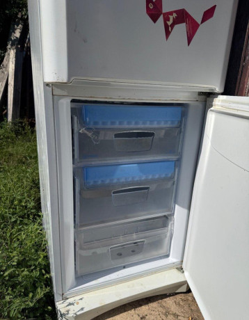 chladnicka-s-mraznickou-indesit-big-4
