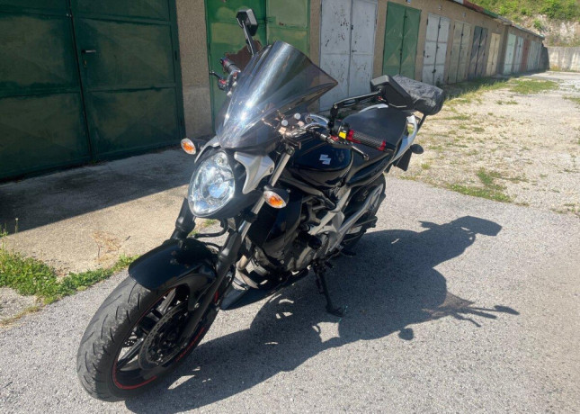 suzuki-sfv-650-gladius-big-1