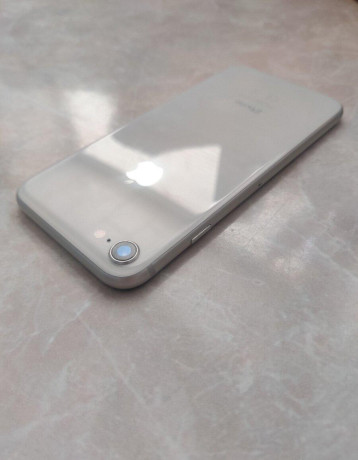 iphone-8-white-64gb-big-1
