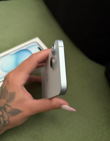 iphone-15-128gb-blue-big-2