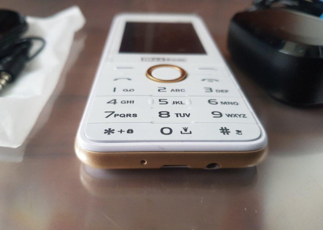 mobil-maxcom-mm136-dual-sim-big-3