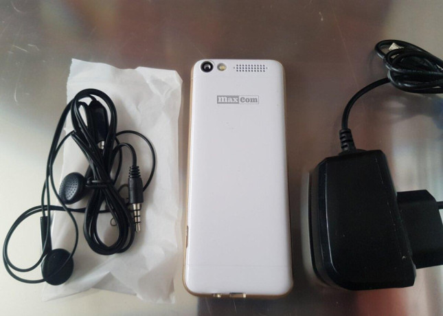 mobil-maxcom-mm136-dual-sim-big-2