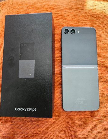 samsung-galaxy-z-flip-5-256gb-grahite-big-0