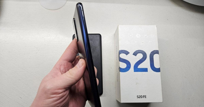 samsung-galaxy-s20-fe-obaly-big-2