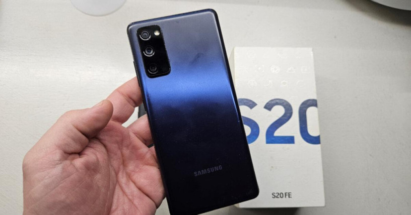 samsung-galaxy-s20-fe-obaly-big-3