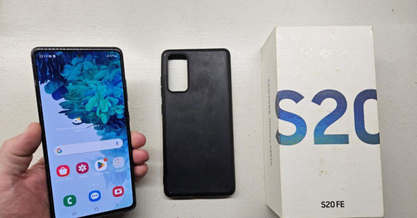 samsung-galaxy-s20-fe-obaly-big-0