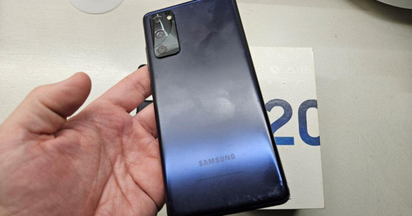 samsung-galaxy-s20-fe-obaly-big-4