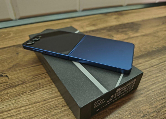 predam-v-super-stave-samsung-galaxy-z-flip-7-256gb-zaruka-big-2