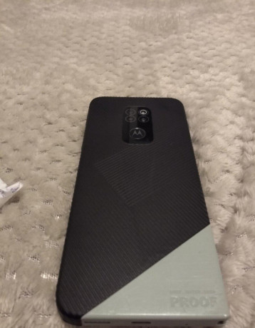 motorola-defy-4gb64gb-big-0