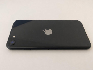 iphone-se-2022-64gb-white-vyborny-stav