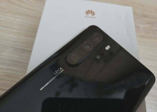 huawei-p30-pro-6gb-128gb-black-top-stav-big-4
