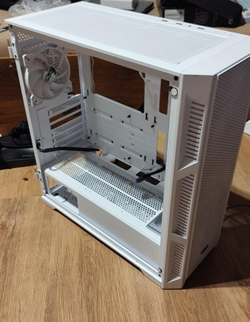 atx-white-case-big-4