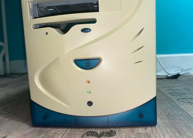 retro-pc-matx-skrinka-big-1