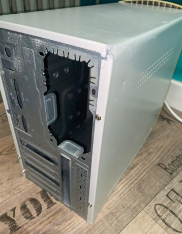 retro-pc-matx-skrinka-big-3