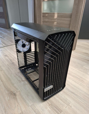 fractal-design-torrent-compact-rgb-black-tg-light-big-0