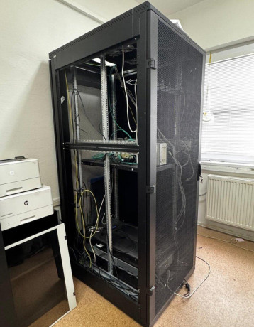 triton-serverovy-rozvadzac-800x1000-19-42u-big-3