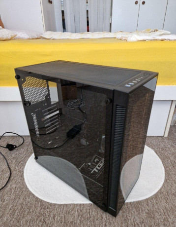 skrinka-sharkoon-tg5-atx-tempered-glass-big-0