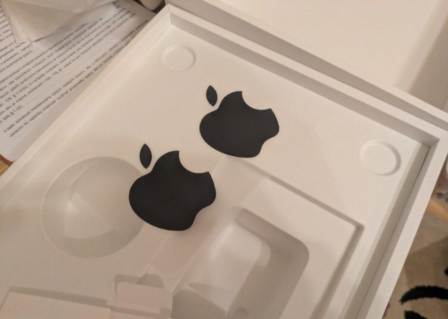 krabica-od-apple-macbook-air-nalepky-big-1