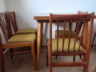 jedalensky-stol-so-stolickami