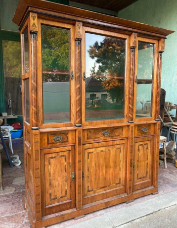 intarzovana-biedermeier-vitrina-big-1