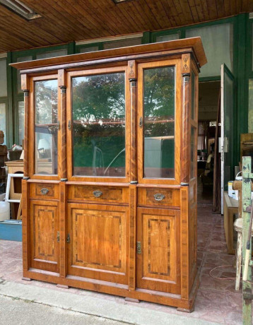 intarzovana-biedermeier-vitrina-big-2