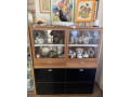 nabytok-vitrina-komoda-stoly-small-0