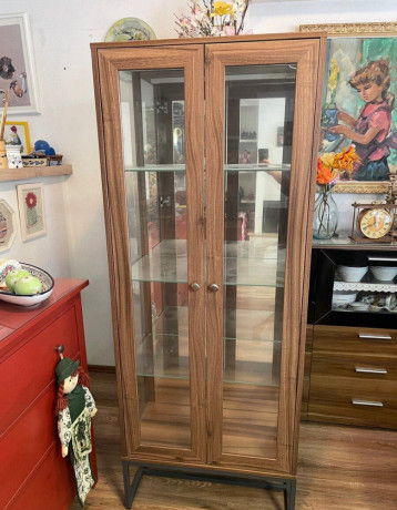 nabytok-vitrina-komoda-stoly-big-1