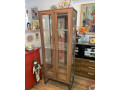 presklena-vitrina-s-osvetlenim-small-1