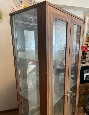 presklena-vitrina-s-osvetlenim-big-3