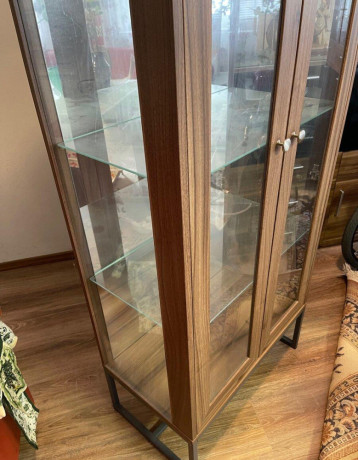 presklena-vitrina-s-osvetlenim-big-4