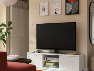 biela-skrinka-pod-tv