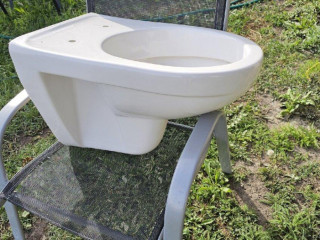 zavesne-wc