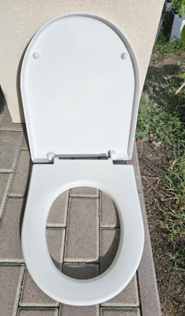 zavesne-wc-big-2