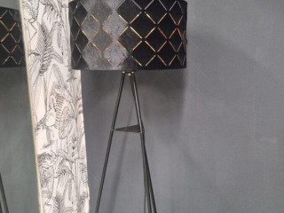 pekna-cierna-lampa
