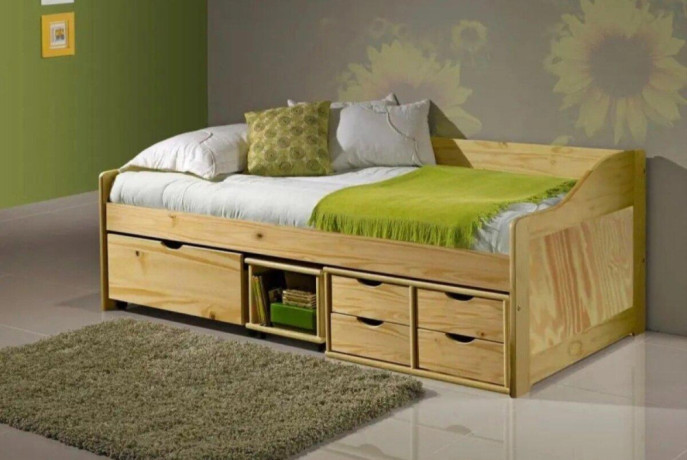 drevena-postel-200x90-cm-big-0