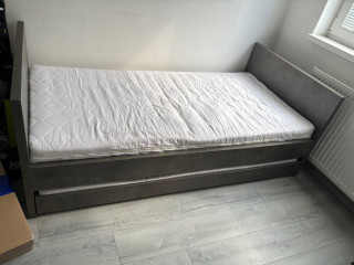 rozkladacia-jednolozkova-postel-s-2-matracmi-300-eur