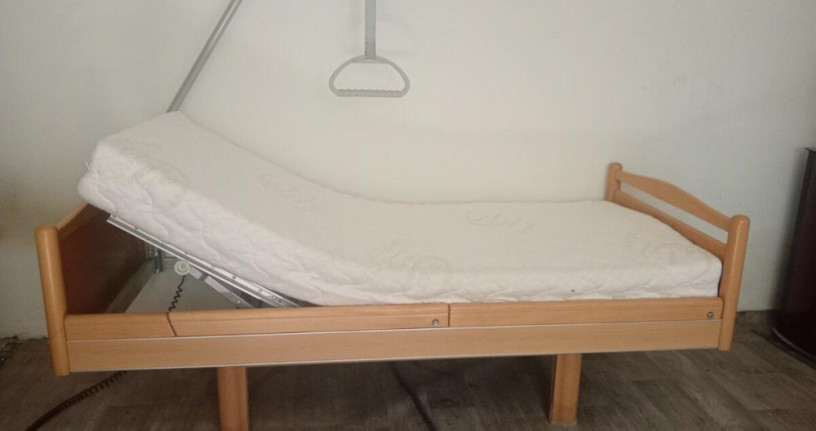 polohovatelna-postel-elektricka-220v-big-0