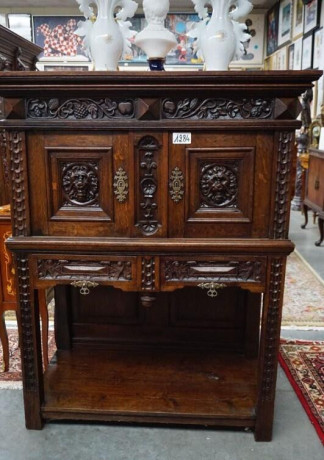 starozitny-neogoticky-dubovy-credence-s-levmi-cca-1880-big-1
