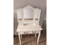 toaletny-stolik-v-bielej-farbe-small-0