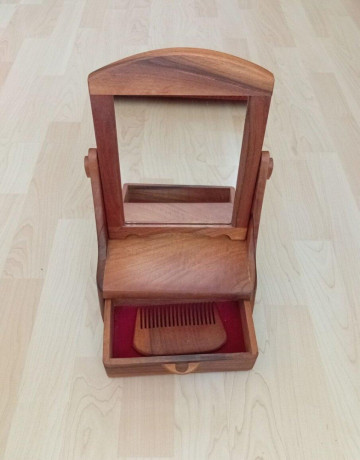 mini-toaletny-stolik-hreben-big-1