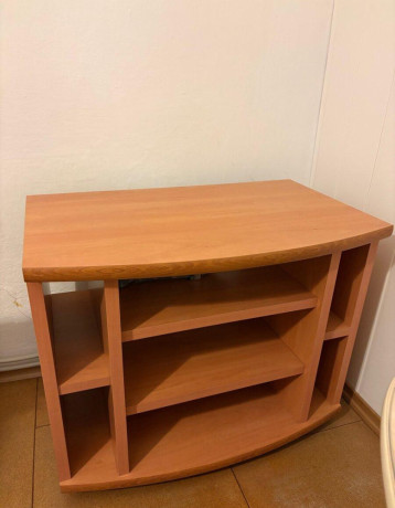 predam-stol-pod-tv-big-0