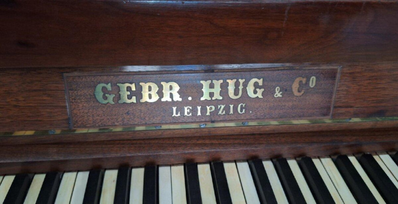 gebr-hug-co-pancierovy-klavir-big-2